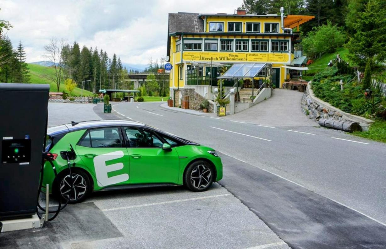 Gasthof Klug Zum Ehrensepp Modriach Exteriör bild